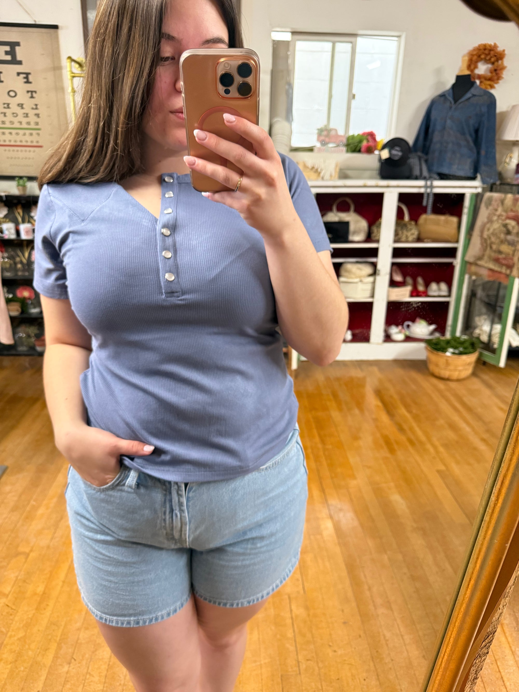 Fitted Stretch Button Tee